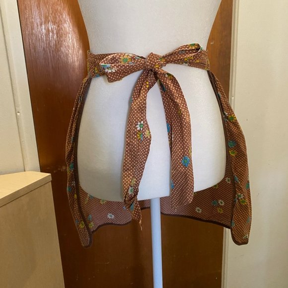 Vintage polka dot flower print apron - Picture 8 of 8